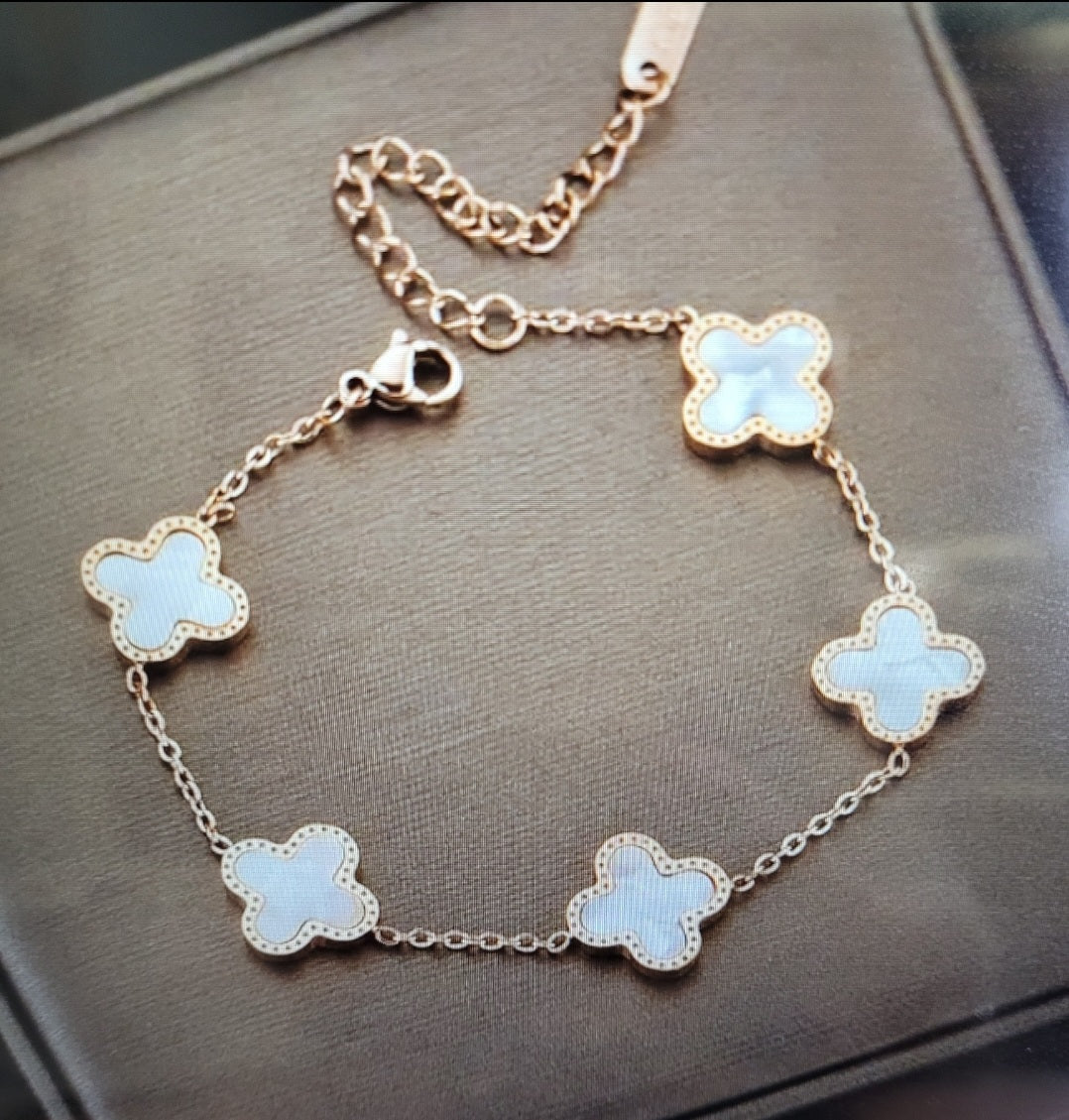 Leaf clover clearance bracelet